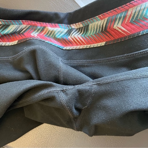 Fabletics Camacan Tribal Chevron Cropped Leggings size M - Picture 6 of 11